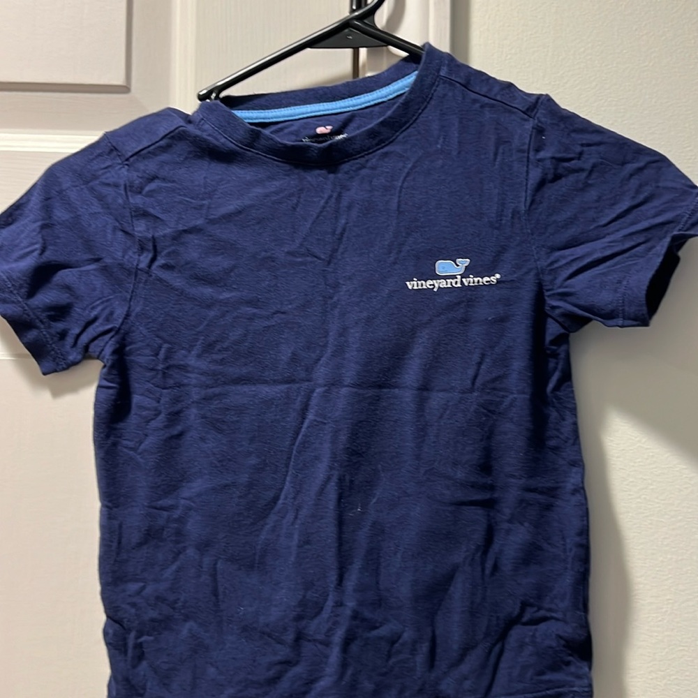 Vineyard vines t shirt